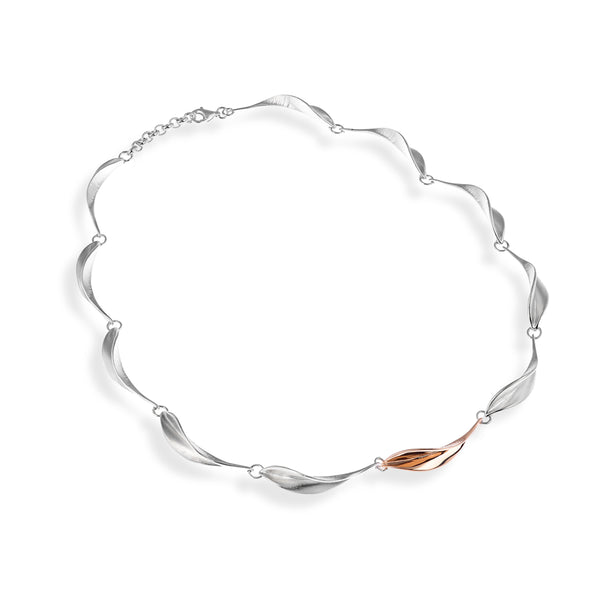 Mavilo Slim Leaf Necklace