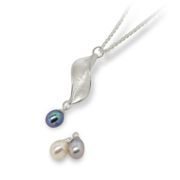 L1PP Mavilo Leaf Pendant With Pearl Drop