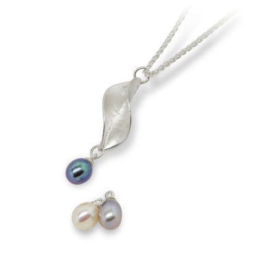 L1PP Mavilo Leaf Pendant With Pearl Drop