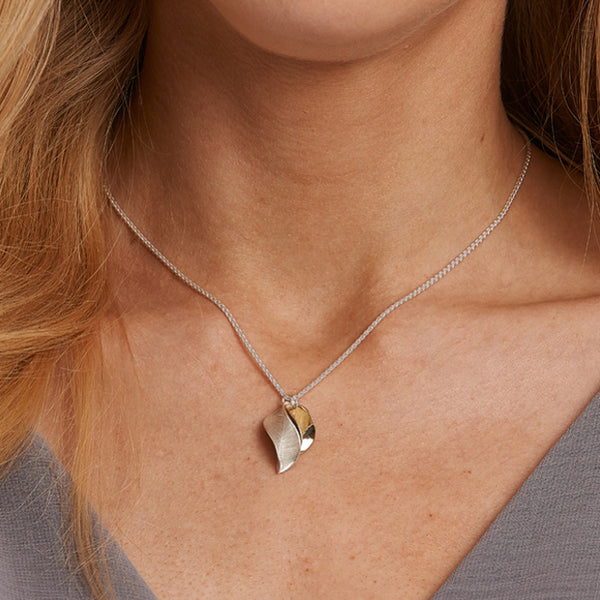 Mavilo Two Leaf Pendant