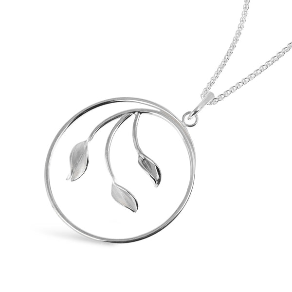 Mavilo Circular Three Leaf Pendant