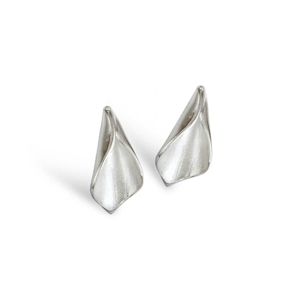 WS2 Lilium Medium Calla Lily Stud Earrings Silver